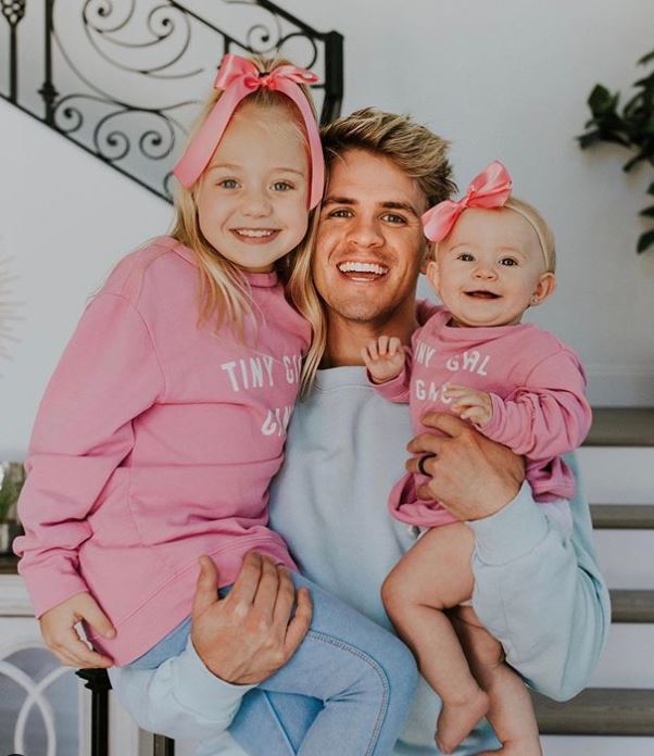 Cole LaBrant with Children}}