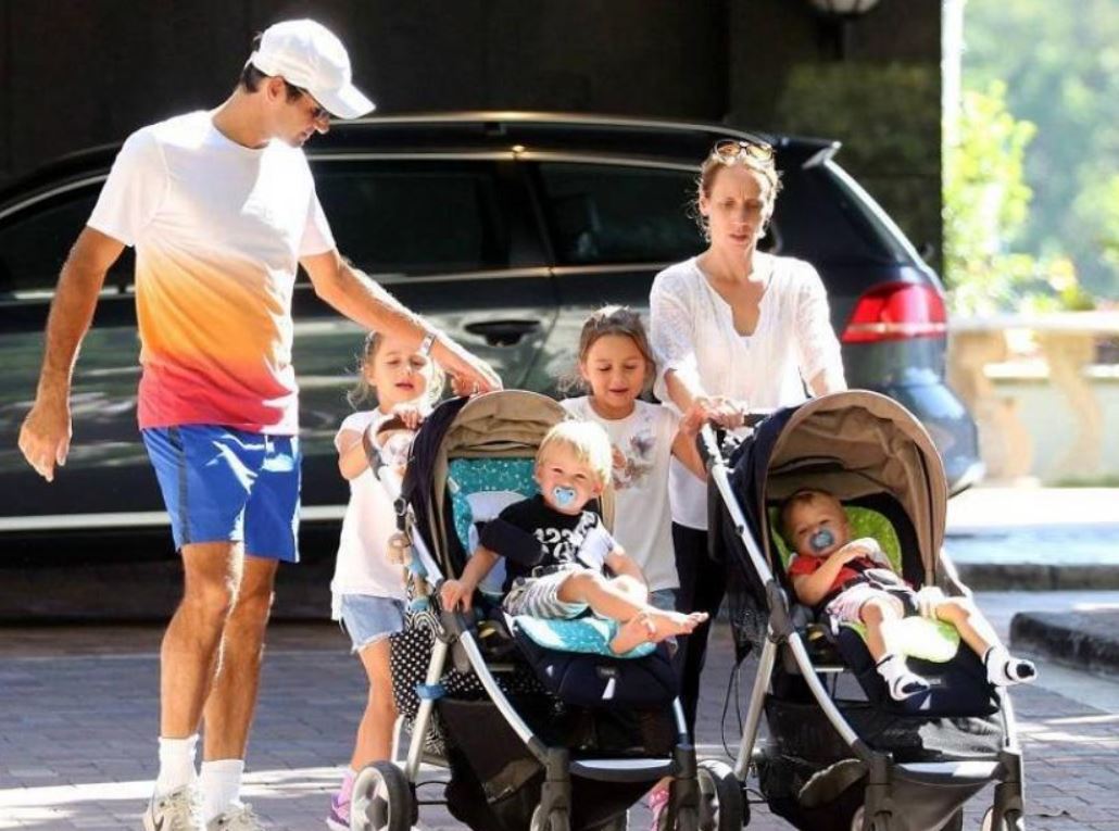 Roger Federer with Children}}