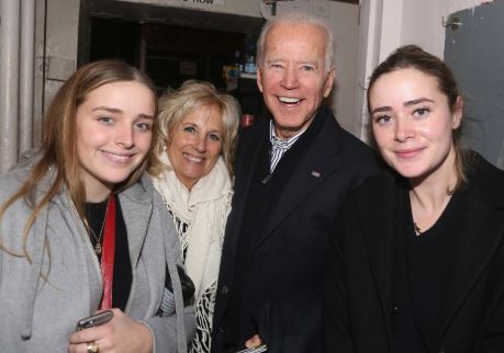 Hunter Biden with Children}}
