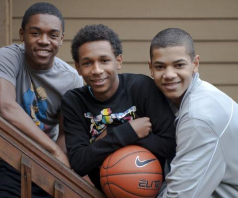 Isaiah Robinson with his friends | Source: OregonLive.com