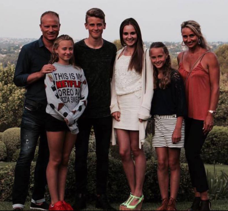 Estelle Bergkamp with Sibling/s}}