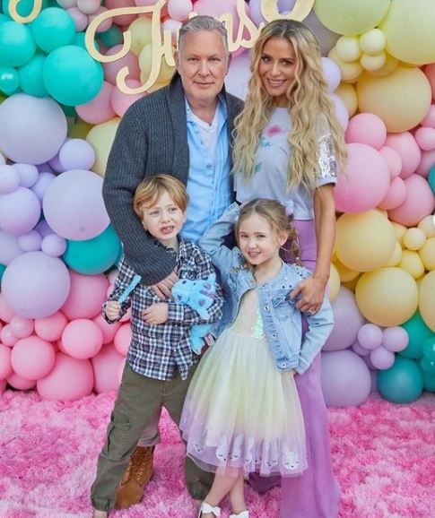 Dorit Kemsley with her husband & children. | Source: Instagram